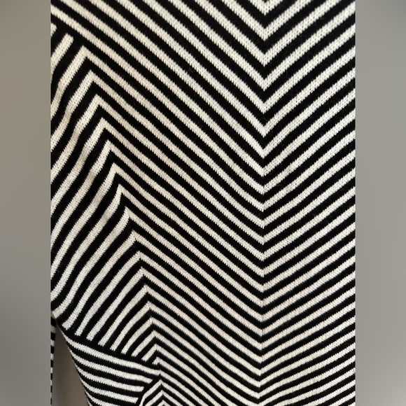 Cynthia Rowley chevron black and white sweater dress Size Small - Picture 4 of 5